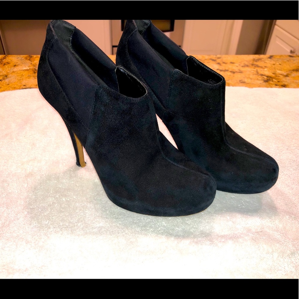 Black suede Jessica Simpson platform pump